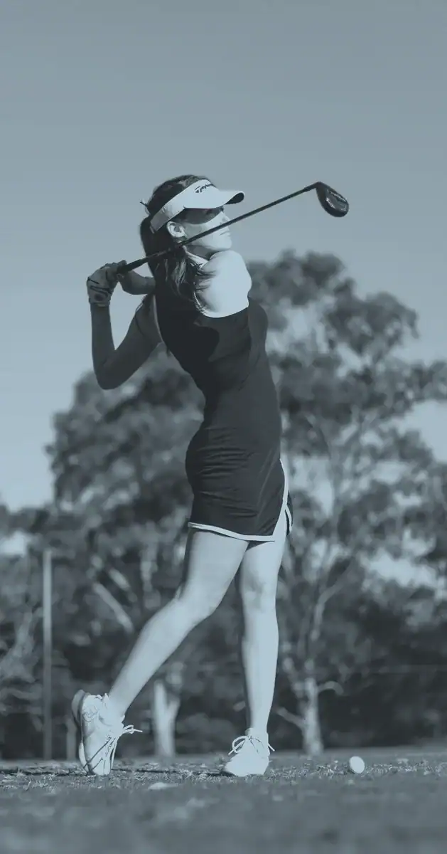 Golferin im Schwung